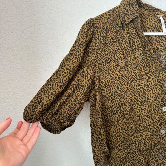 Free People Olive Green Animal Print Oversized Cropped Tie Front Blouse - XS EUC - Picture 2 of 6